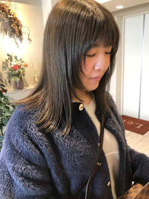 カーキグレージュ　オリーブカラー　グレージュカラー