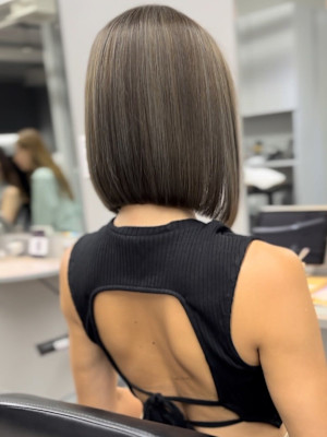 大人前下がりボブ