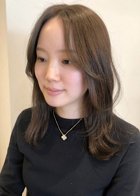 ベージュカラー　セミディ　大人ナチュラル