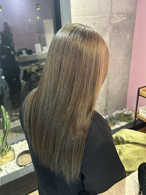 オリーブベージュ