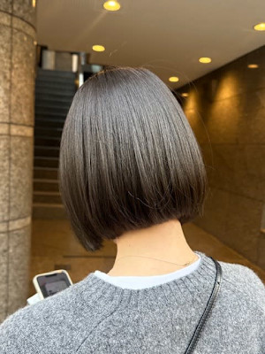 オリーブグレージュ×ボブ