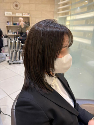 ミディアムハッシュカット×オリーブブラウン