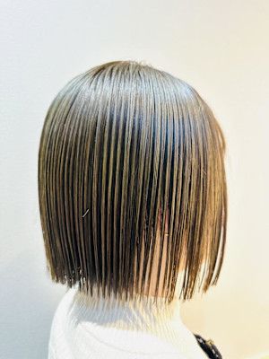 切りっぱなしボブｘオリーブベージュ