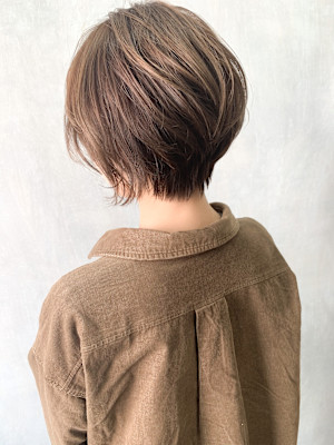 イメチェン/ホワイトブロンド/外ハネボブ/美髪/八乙女