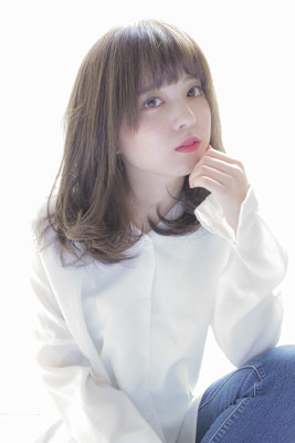 イメチェン/ホワイトブロンド/外ハネボブ/美髪/八乙女