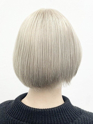 ホワイトブロンド ワイドバング 外ハネボブ 小顔 イメチェン