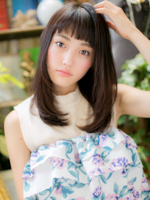 黒髪透明感段カット内巻きワンカールセミディ　姫カットレイヤー