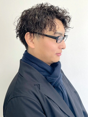 スパイラルパーマ センターパート マッシュ