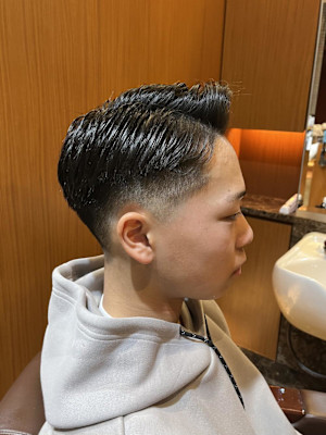 銀座　理容室　barberstyle 七三フェード