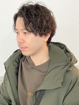 スパイラルパーマ センターパート ベージュカラー