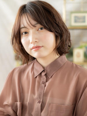 ナチュラルくびレイヤー前下がりボブパーマ　マロンベージュ