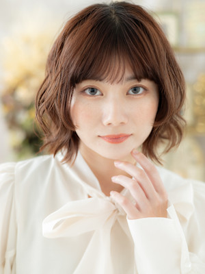 レイヤーボブパーマ前下がりウルフミディアム　マロンベージュ