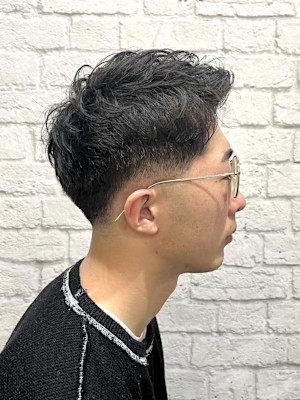 メンズ／ローフェード／アップバング／ショート／刈り上げ