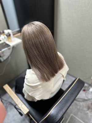 ハイトーングレージュ