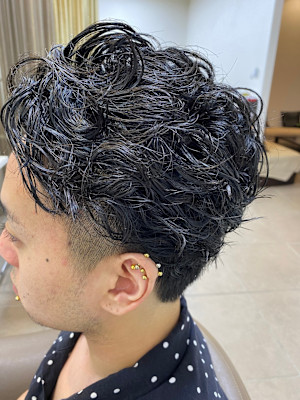 スパイラルパーマ　オールバック風