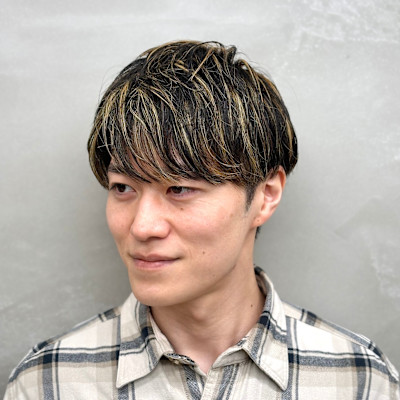 爽やかさ満点　ローフェードメッシュ　金髪