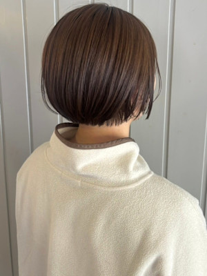 丸みショートボブ グレージュ ツヤ髪 レイヤーボブ