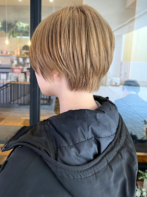 金髪 マッシュショート ダブルカラー ショートボブ
