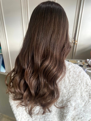 髪質改善カラー グレージュカラー ゆる巻きロング 赤み消し