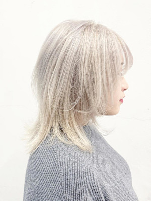 ホワイトブロンド ワイドバング 外ハネボブ 小顔 イメチェン