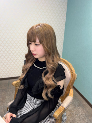 春休みにハイトーンロングでイメチェンのお客様！