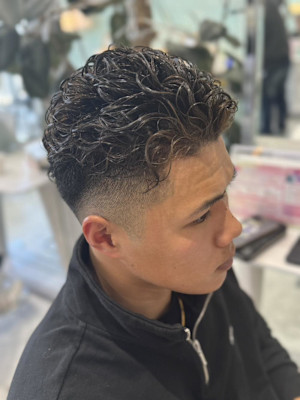 メンズパーマ　スキンフェード