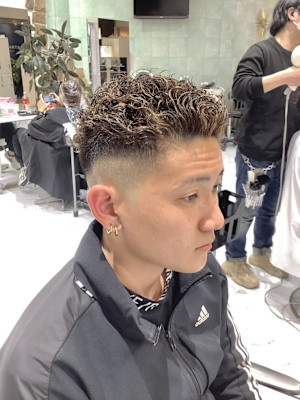 メンズパーマ　スキンフェード　ハイライト