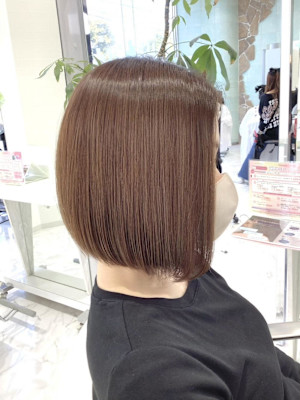 前下がりボブ　アッシュベージュ