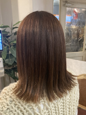 毛先軽めミディアム切りっぱなしストレート伸ばしかけ