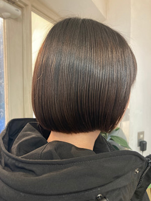 内巻き重めボブ肩上ボブ艶髪ナチュラルカラーオリーブブラウン