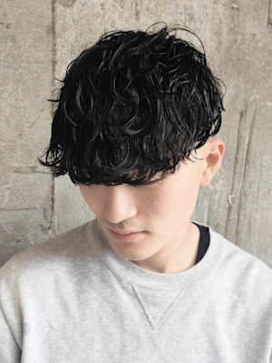 波巻きスパイラルスペインカール 刈り上げ マッシュ