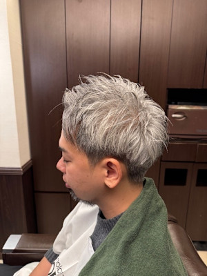 刈り上げ束感ショートスタイル