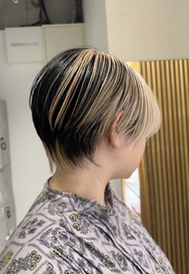 ショートボブ/前下がりボブ/ショートヘア/セクションカラー