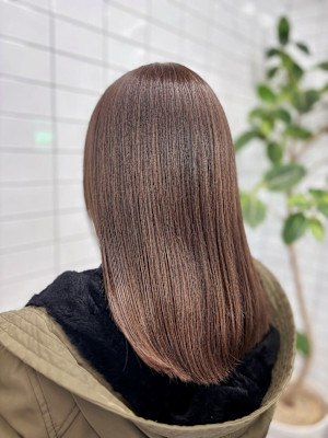 柔らかさと透明感が目を惹くアッシュグレー