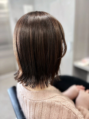 くびれミディアムボブで大人の女性らしさを