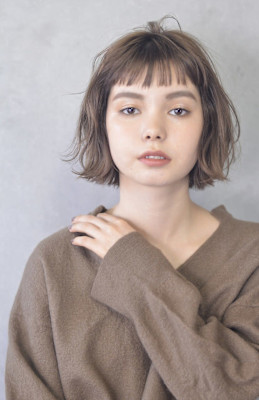 切りっぱなしボブ/ベージュカラー