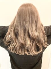 《ミルクティーベージュ》