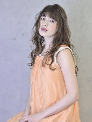 柔らかグレージュウェーブロング