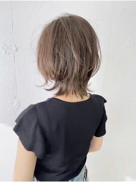 ハイライトグレージュ×ネオウルフボブウルフ　ウルフカット