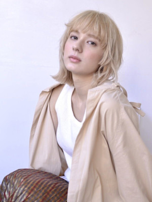 ハイトーンブロンド/レイヤーボブ