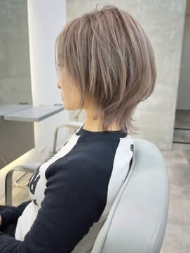 ネオウルフ×ミルクティーベージュ　ウルフカット　ウルフ