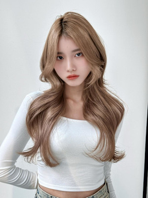 韓国ヘア　レイヤーカット　ミルクティーベージュ