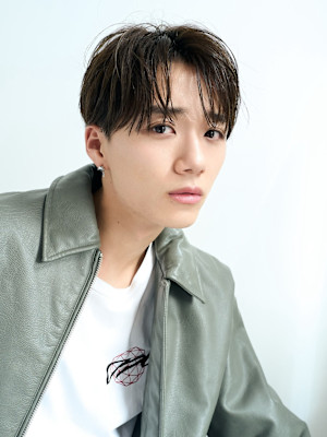 韓国ヘア/毛流れセンターパート/ダークアッシュ/毛流れ