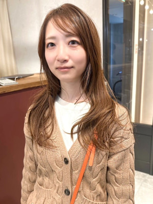 ミルクティーベージュ ロングレイヤー ゆる巻き ツヤ感