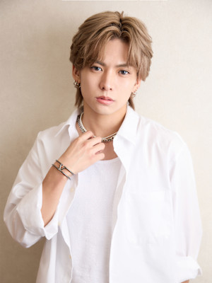 リバースセンターパート×ハイトーンミルクティー