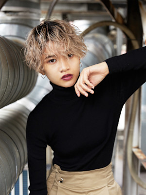 エッジを効かせたベリーショートパーマスタイル