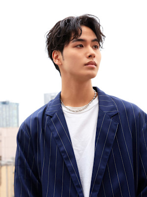 無造作韓国風センターパート×眉毛整えキリッと爽やか