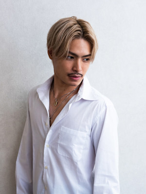 大人の男の色気×アレンジ自在の旬なセンターパート