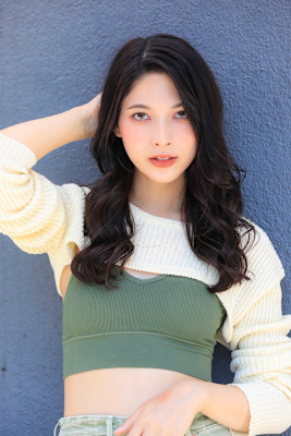 黒髪かき上げスタイル