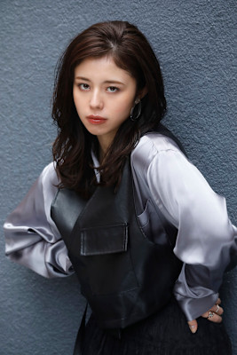 外国人風ハンサムサイドパート×ウェットアップバングセミロング